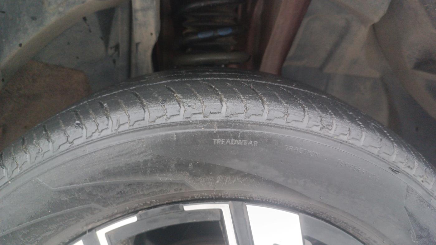 2021 Renault Kiger RXZ AMT DUAL TONE, Petrol, Automatic, 62,824 km, Right Front Tyre Tread