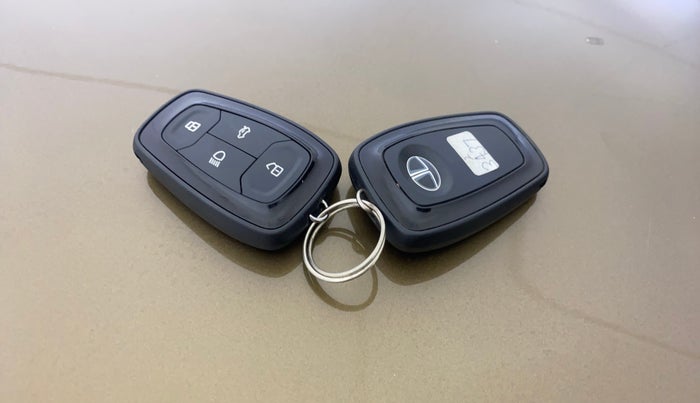 2022 Tata PUNCH ACCOMPLISHED AMT, Petrol, Automatic, 22,130 km, Key Close Up