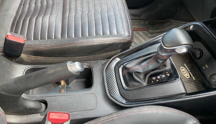 2020 KIA SONET GTX PLUS 1.5 AT, Diesel, Automatic, 64,991 km, Gear Lever