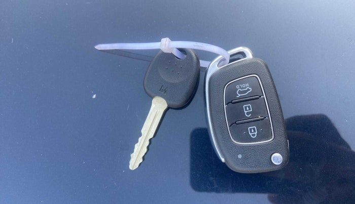 2023 Hyundai NEW I20 SPORTZ 1.2 AT, Petrol, Automatic, 10,620 km, Key Close Up