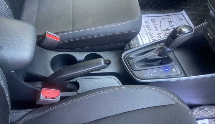 2023 Hyundai NEW I20 SPORTZ 1.2 AT, Petrol, Automatic, 10,620 km, Gear Lever