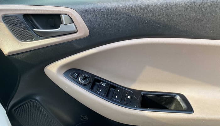 2018 Hyundai Elite i20 ASTA 1.4 CRDI, Diesel, Manual, 96,337 km, Driver Side Door Panels Control