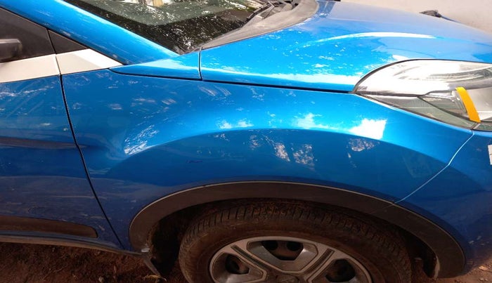 2017 Tata NEXON XM PETROL, CNG, Manual, 86,274 km, Right fender - Minor scratches