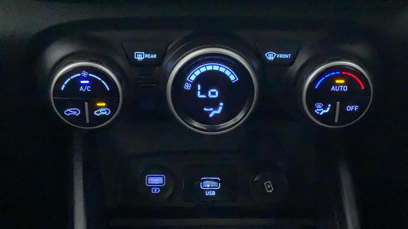 2019 Hyundai VENUE SX 1.0 (O) TURBO, Petrol, Manual, 49,825 km, Automatic Climate Control