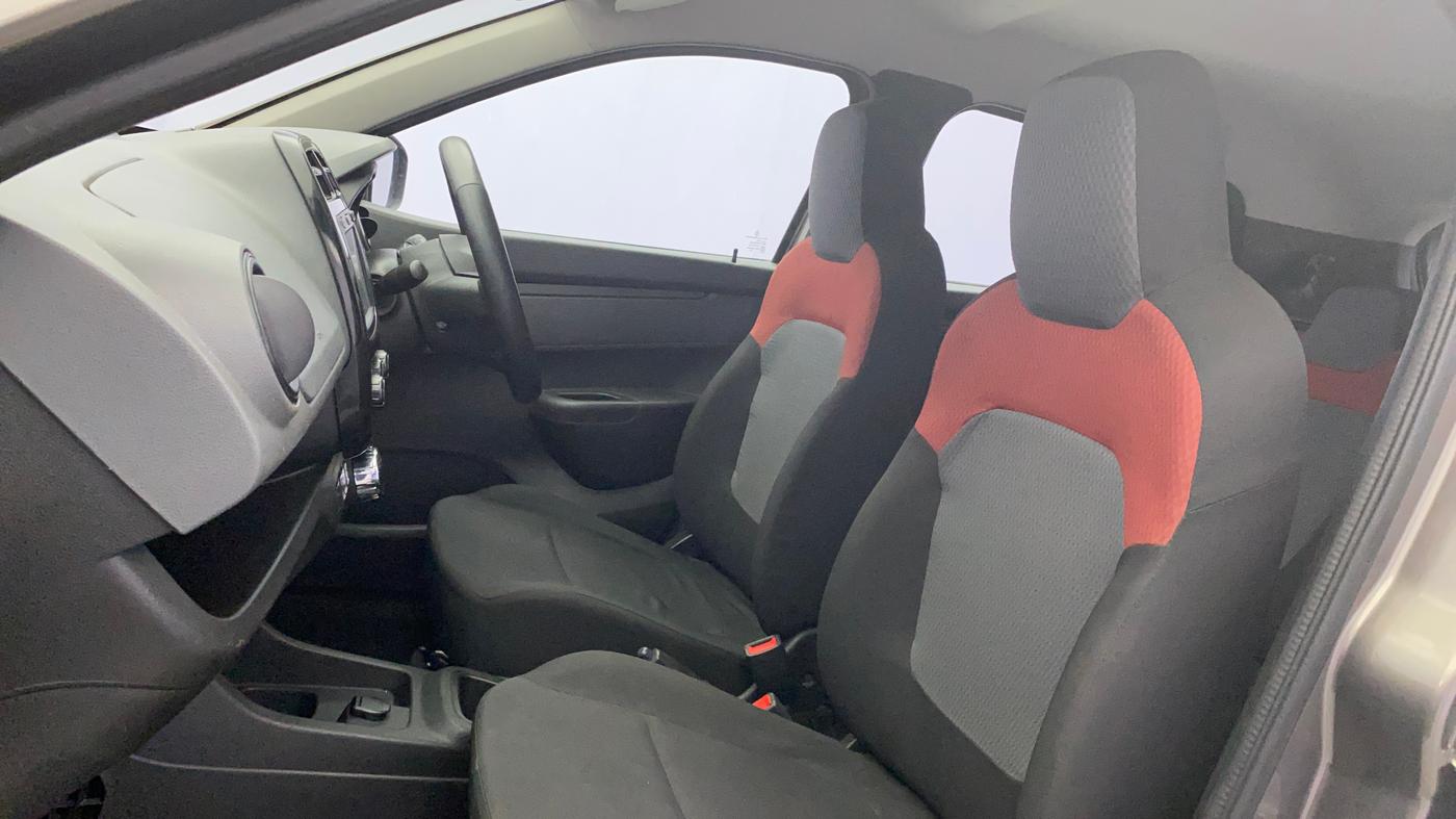 2017 Renault Kwid RXT 1.0 AMT, Petrol, Automatic, 43,109 km, Right Side Front Door Cabin