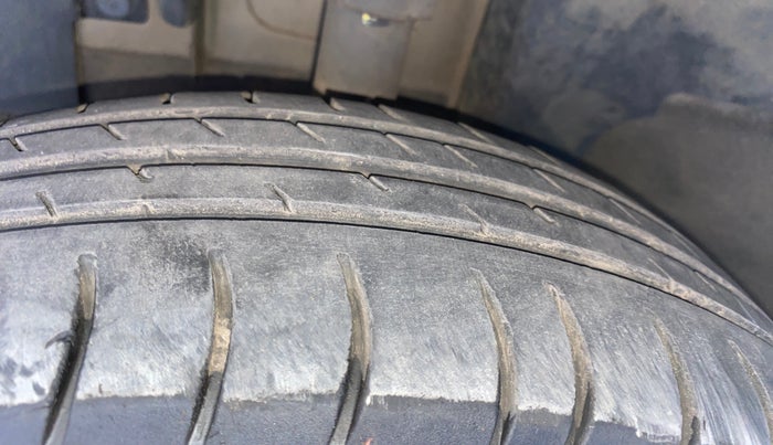 2017 Renault Kwid RXT 1.0 AMT, Petrol, Automatic, 43,109 km, Left Front Tyre Tread