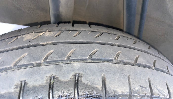 2017 Renault Kwid RXT 1.0 AMT, Petrol, Automatic, 43,109 km, Right Rear Tyre Tread