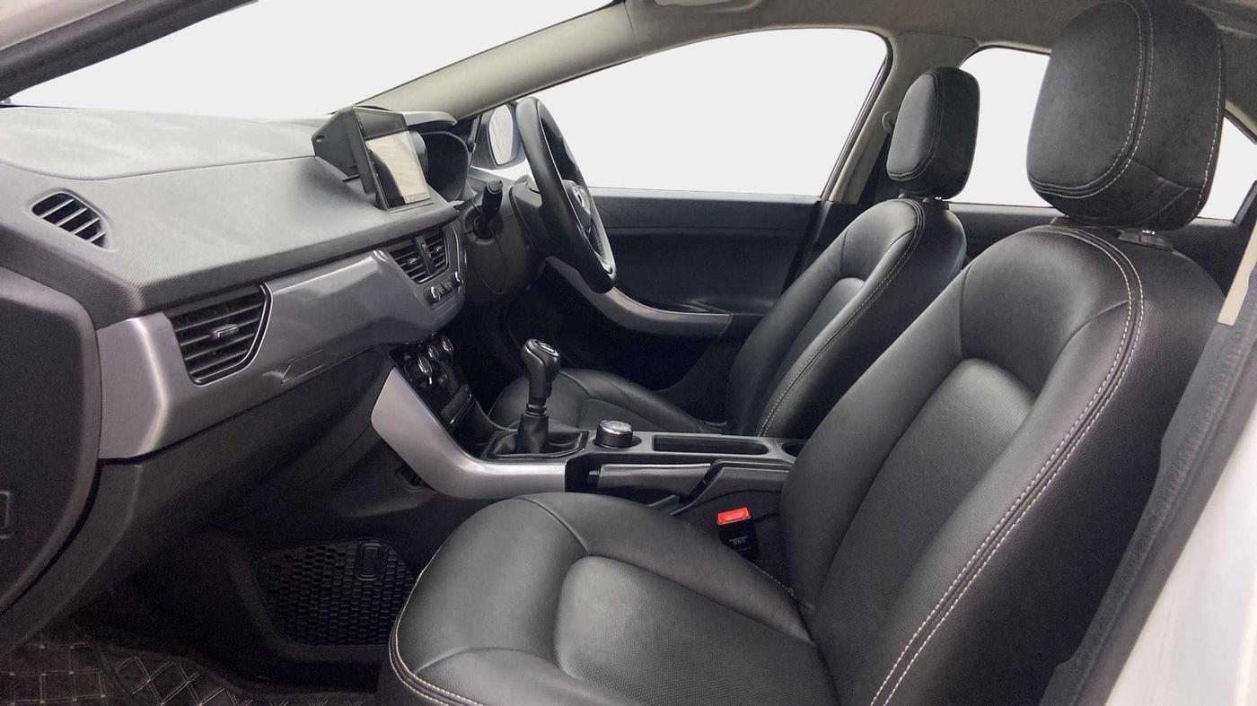 2021 Tata NEXON XM PETROL, Petrol, Manual, 33,821 km, Right Side Front Door Cabin