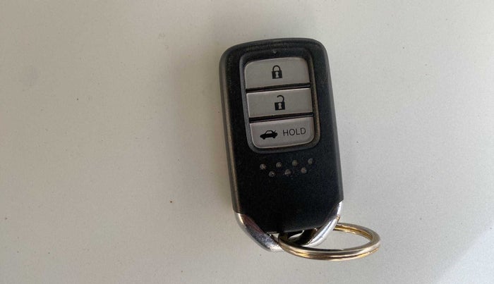 2020 Honda Amaze 1.5L I-DTEC VX CVT, Diesel, Automatic, 42,963 km, Key Close Up