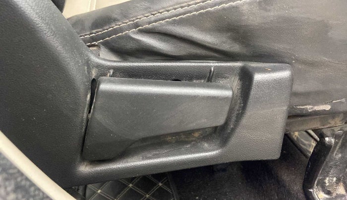 2021 Renault TRIBER RXE MT, Petrol, Manual, 24,064 km, Driver Side Adjustment Panel