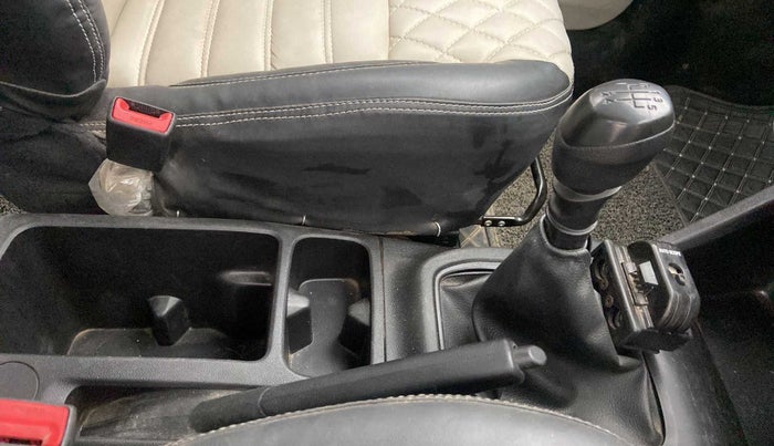 2021 Renault TRIBER RXE MT, Petrol, Manual, 24,064 km, Gear Lever