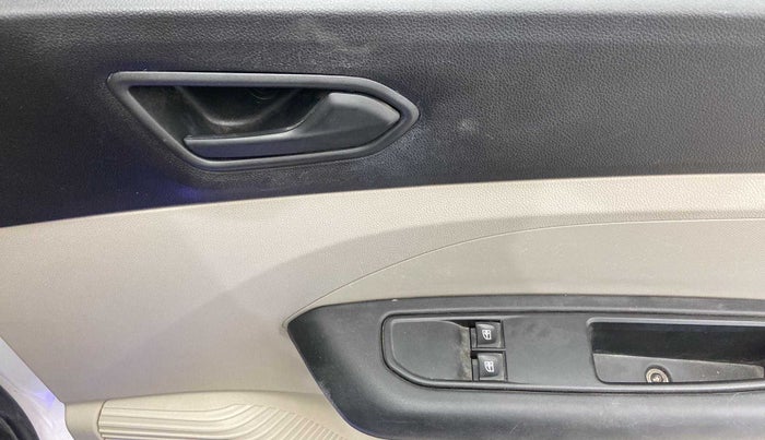 2021 Renault TRIBER RXE MT, Petrol, Manual, 24,064 km, Driver Side Door Panels Control