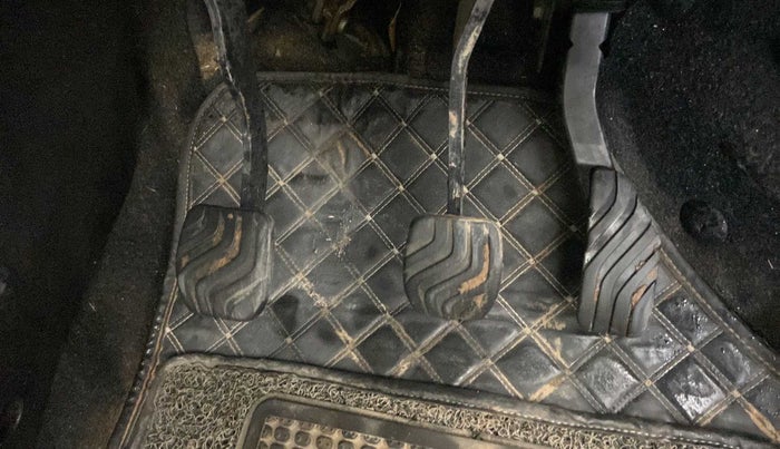 2021 Renault TRIBER RXE MT, Petrol, Manual, 24,064 km, Pedals