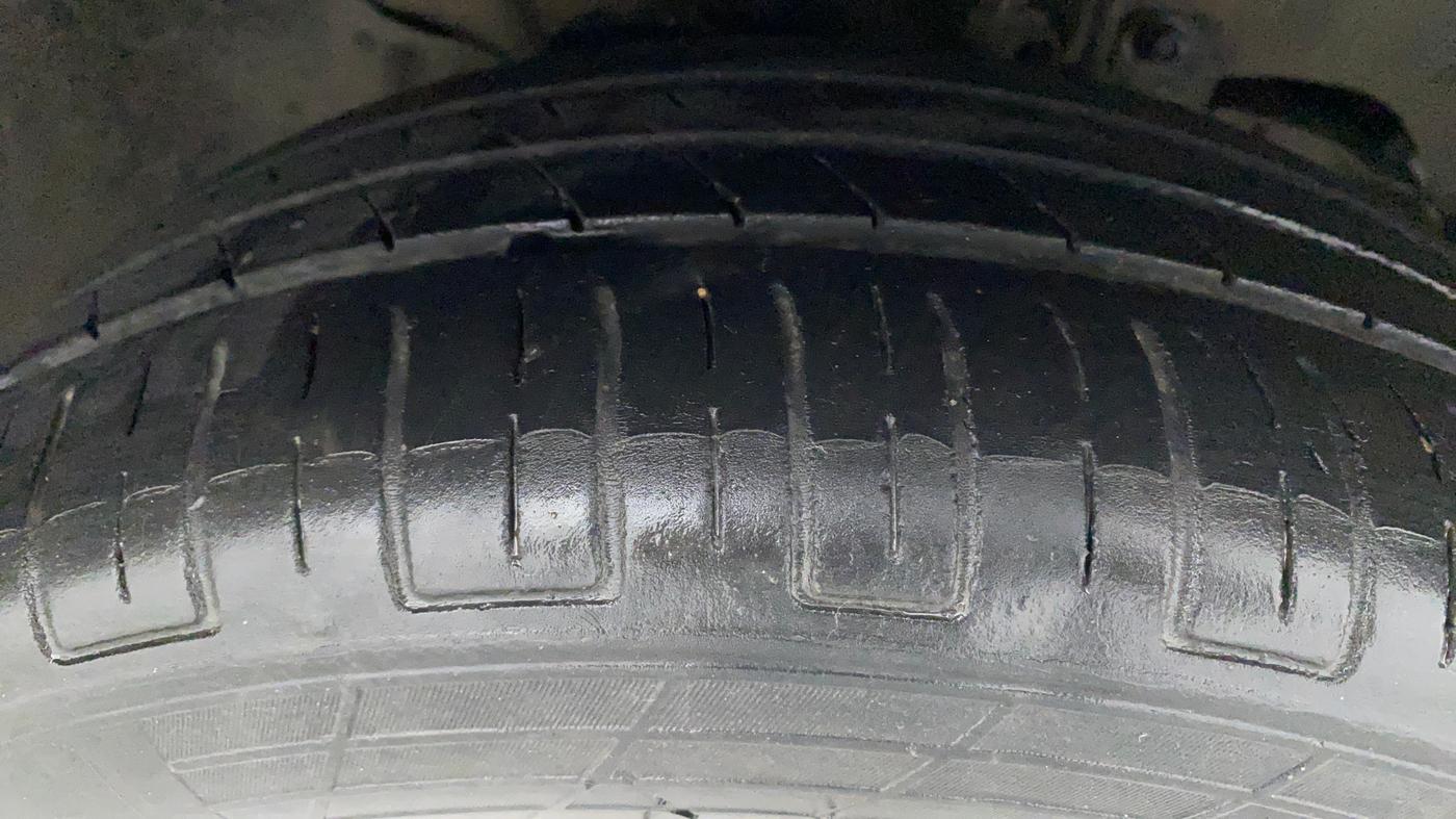 2016 Tata Tiago XZ PETROL, Petrol, Manual, 76,863 km, Right Front Tyre Tread