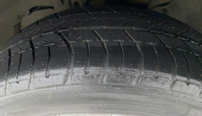 2016 Tata Tiago XZ PETROL, Petrol, Manual, 76,863 km, Left Front Tyre Tread