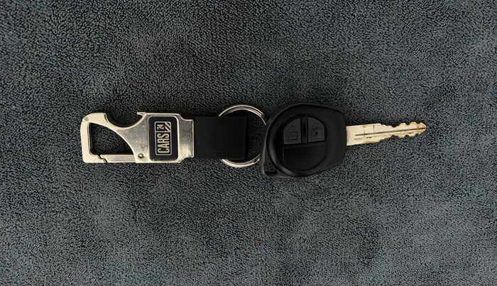 2017 Maruti Swift VXI O, Petrol, Manual, 64,226 km, Key Close Up