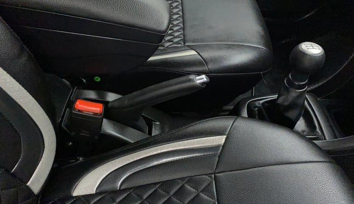 2017 Maruti Swift VXI O, Petrol, Manual, 64,226 km, Gear Lever