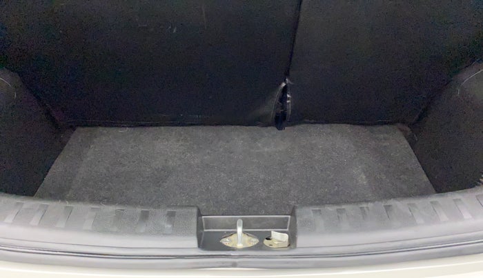 2017 Maruti Swift VXI O, Petrol, Manual, 64,226 km, Boot Inside
