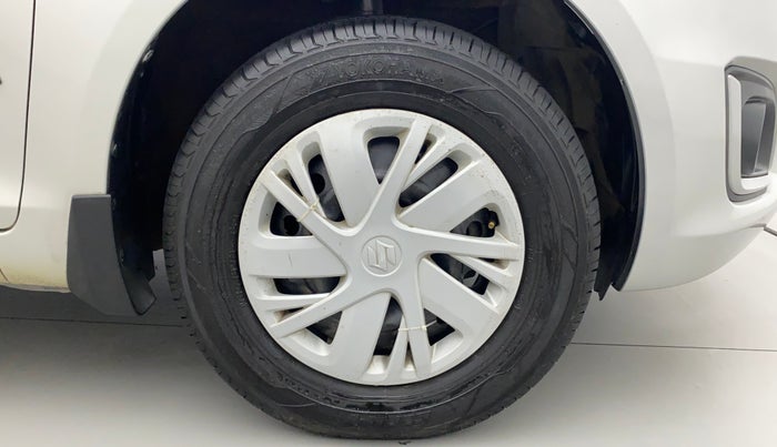 2017 Maruti Swift VXI O, Petrol, Manual, 64,226 km, Right Front Wheel