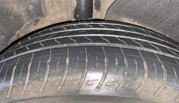 2023 KIA CARENS PRESTIGE PLUS 1.5 PETROL DCT 7 STR, Petrol, Automatic, 12,078 km, Right Rear Tyre Tread