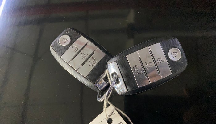 2023 KIA CARENS PRESTIGE PLUS 1.5 PETROL DCT 7 STR, Petrol, Automatic, 12,078 km, Key Close Up