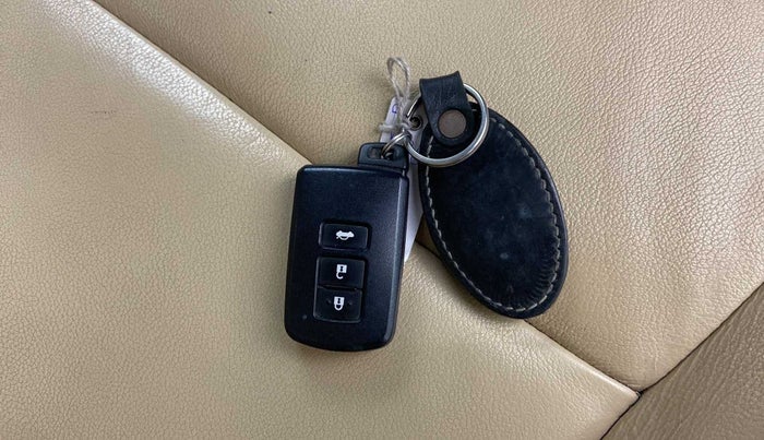 2017 Toyota Corolla Altis VL CVT PETROL, Petrol, Automatic, 98,305 km, Key Close Up