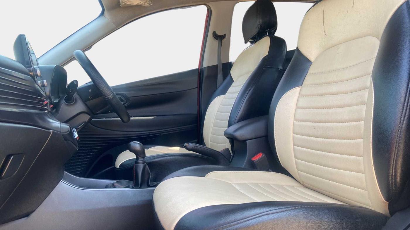 2021 Hyundai NEW I20 SPORTZ 1.2 MT DUAL TONE, Petrol, Manual, 25,665 km, Right Side Front Door Cabin