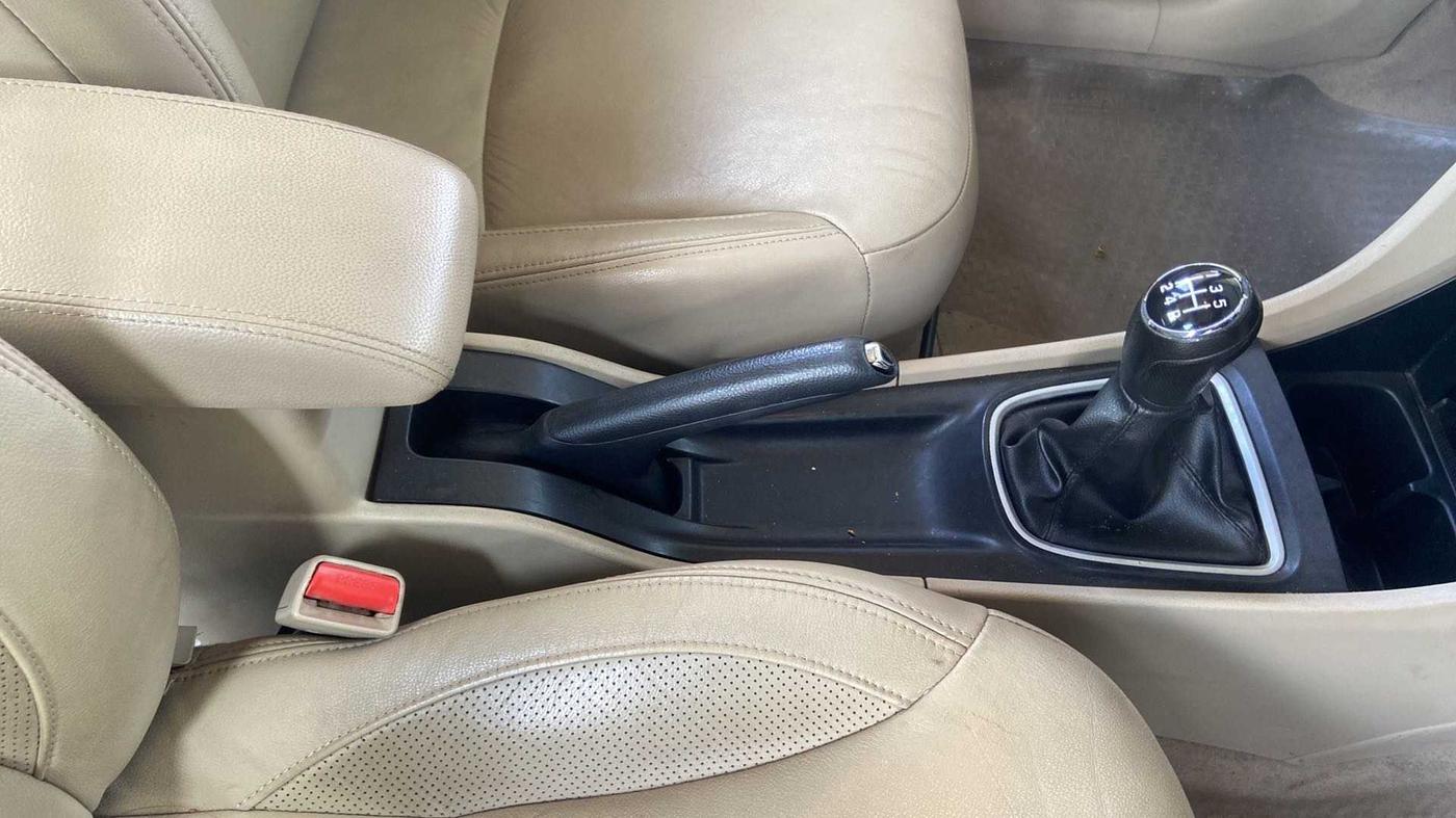2018 Maruti Ciaz ALPHA 1.5 SHVS PETROL, Petrol, Manual, 35,692 km, Gear Lever