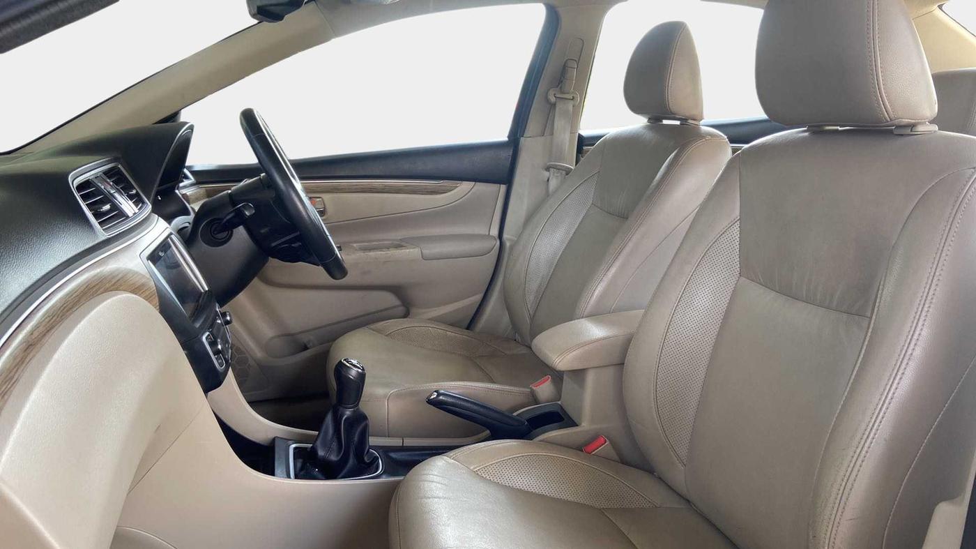 2018 Maruti Ciaz ALPHA 1.5 SHVS PETROL, Petrol, Manual, 35,692 km, Right Side Front Door Cabin