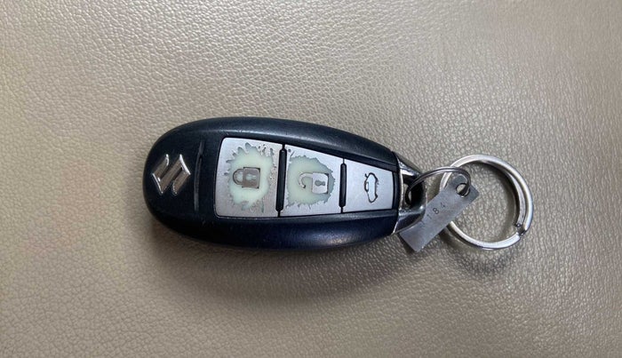 2018 Maruti Ciaz ALPHA 1.5 SHVS PETROL, Petrol, Manual, 35,692 km, Key Close Up