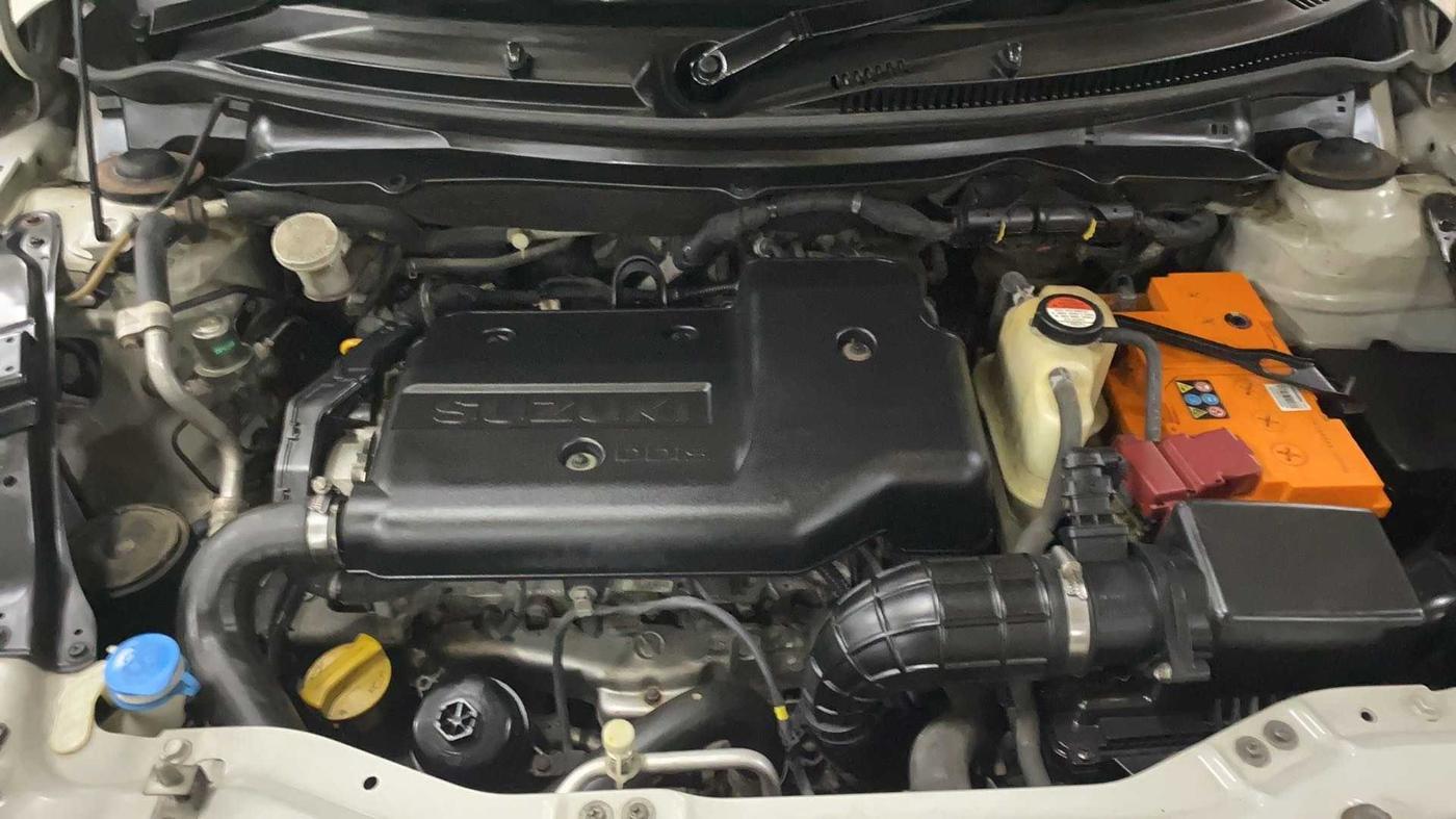 2014 Maruti Swift VDI, Diesel, Manual, 1,01,707 km, Open Bonet