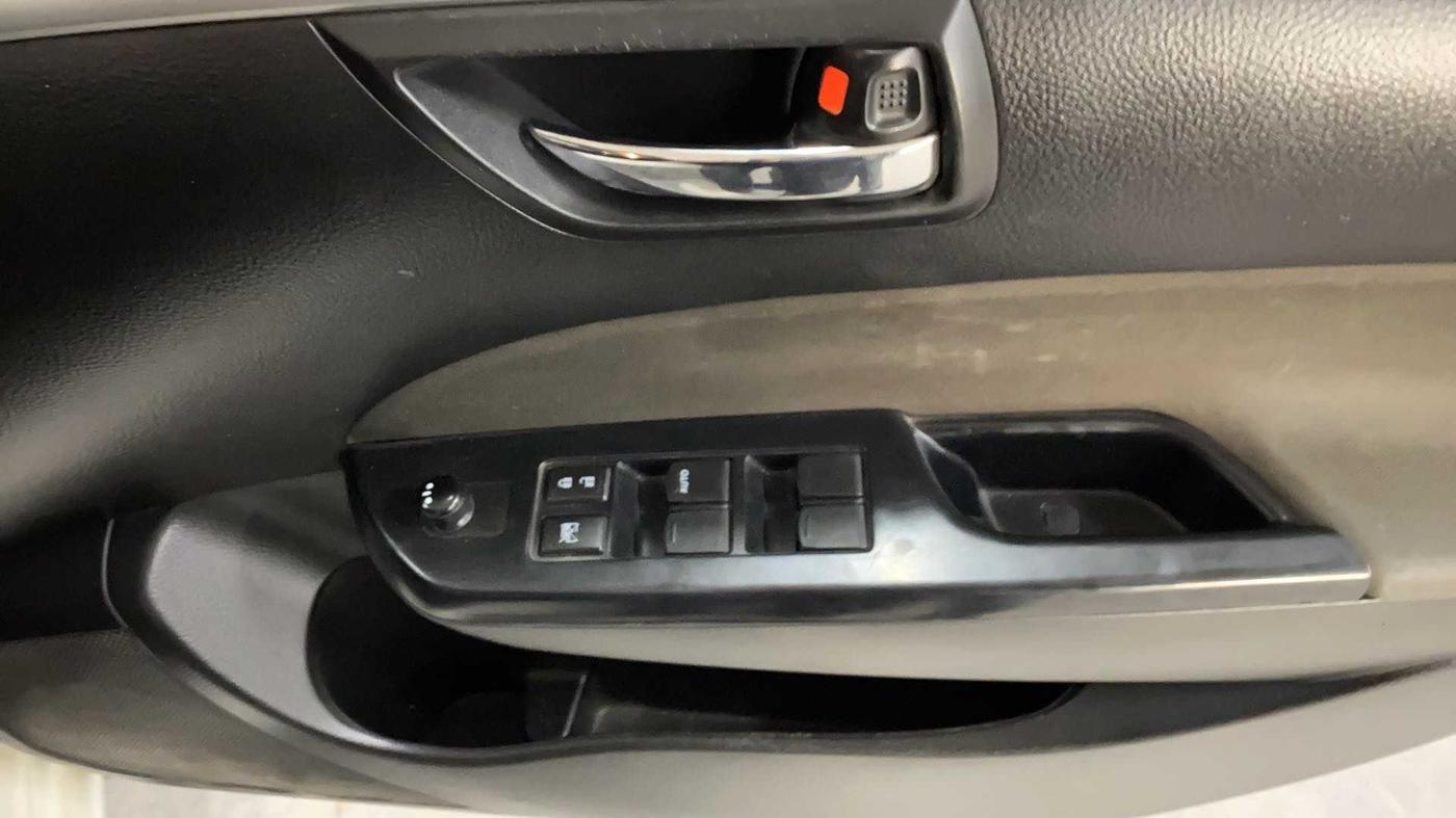 2014 Maruti Swift VDI, Diesel, Manual, 1,01,707 km, Driver Side Door Panels Control