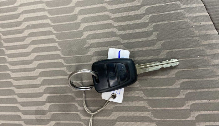 2018 Hyundai Xcent S 1.2, Petrol, Manual, 34,834 km, Key Close Up