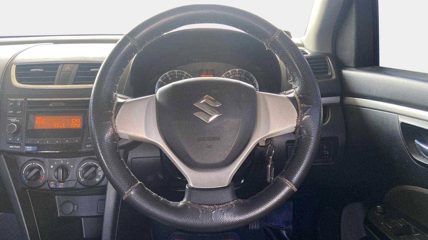 2016 Maruti Swift VXI O, Petrol, Manual, 1,12,627 km, Steering Wheel Close Up