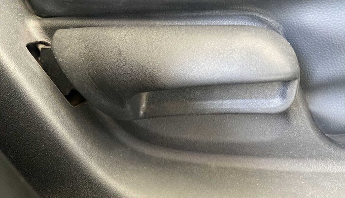 2016 Maruti Swift VXI O, Petrol, Manual, 1,12,627 km, Driver Side Adjustment Panel