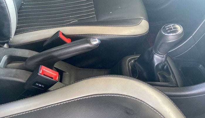 2016 Maruti Swift VXI O, Petrol, Manual, 1,12,627 km, Gear Lever