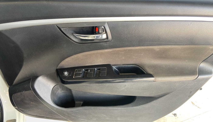 2016 Maruti Swift VXI O, Petrol, Manual, 1,12,627 km, Driver Side Door Panels Control