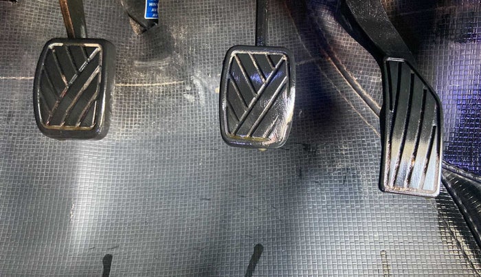 2016 Maruti Swift VXI O, Petrol, Manual, 1,12,627 km, Pedals