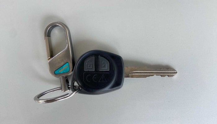 2016 Maruti Swift VXI O, Petrol, Manual, 1,12,627 km, Key Close Up