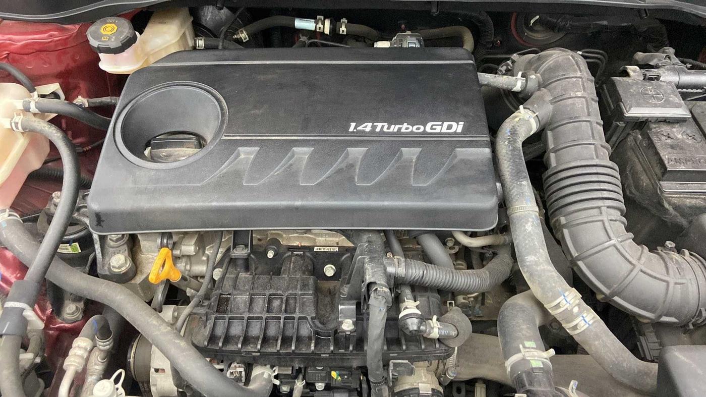 2022 KIA CARENS LUXURY PLUS 1.4 PETROL 6 STR, Petrol, Manual, 9,450 km, Open Bonet