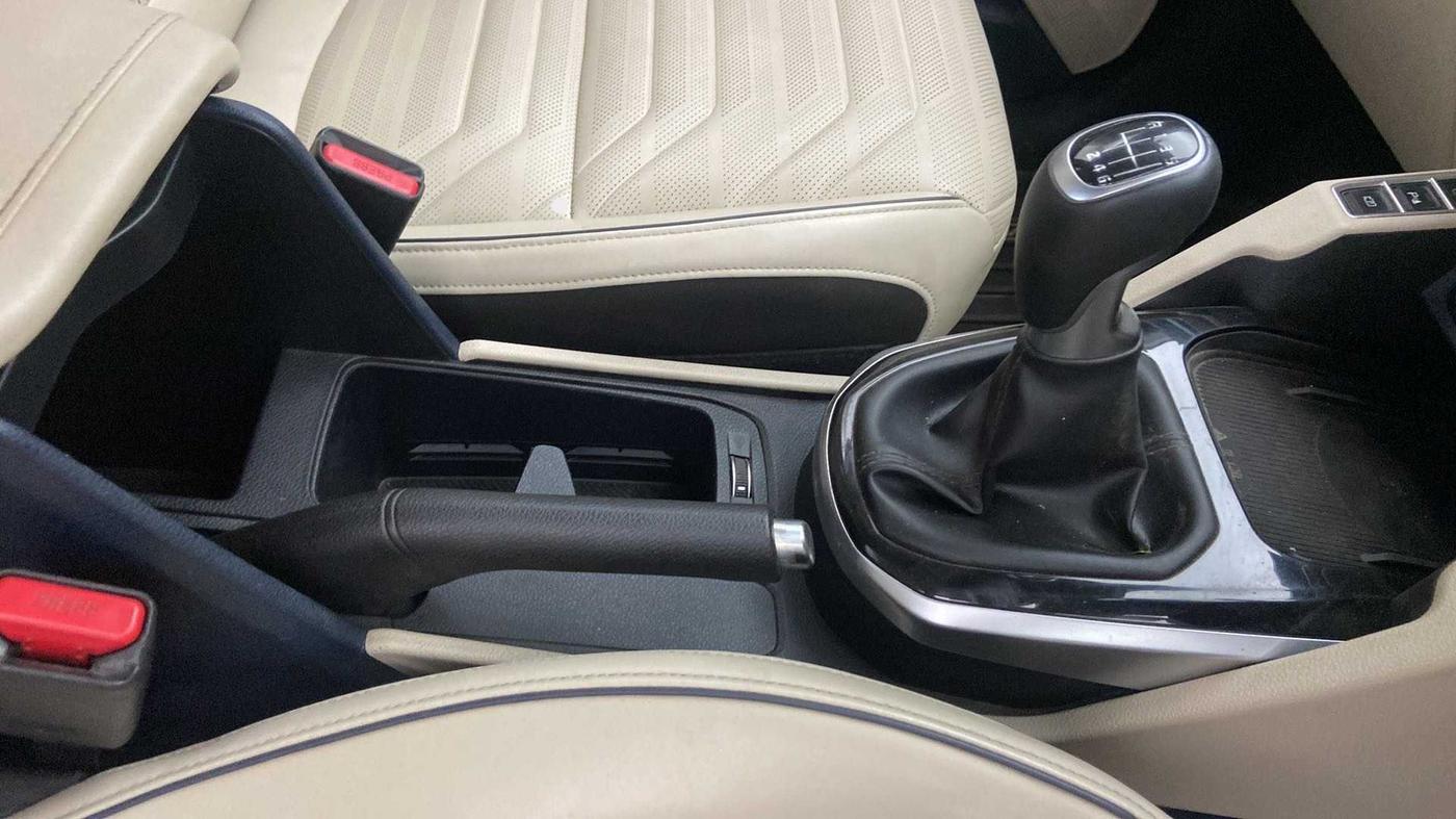 2022 KIA CARENS LUXURY PLUS 1.4 PETROL 6 STR, Petrol, Manual, 9,450 km, Gear Lever