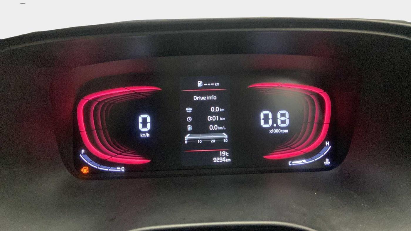 2022 KIA CARENS LUXURY PLUS 1.4 PETROL 6 STR, Petrol, Manual, 9,450 km, Odometer Image
