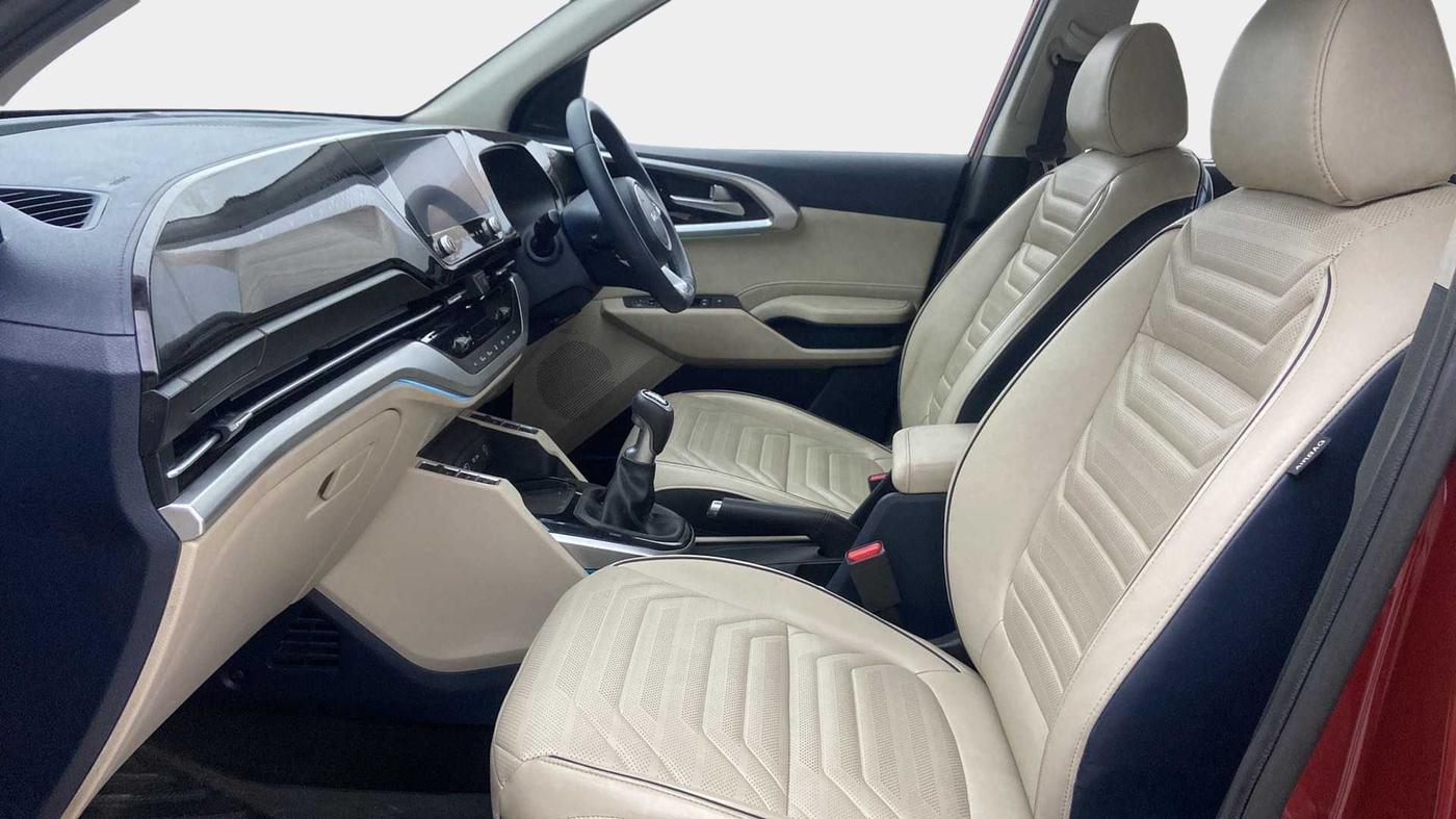 2022 KIA CARENS LUXURY PLUS 1.4 PETROL 6 STR, Petrol, Manual, 9,450 km, Right Side Front Door Cabin