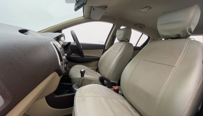 2011 Hyundai i20 SPORTZ (O) 1.2, Petrol, Manual, 17,066 km, Right Side Front Door Cabin