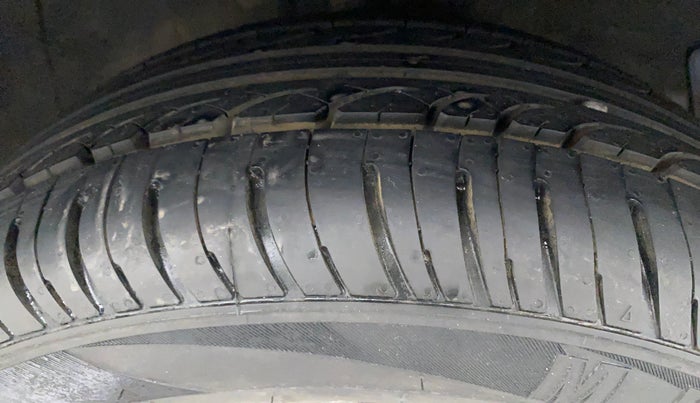 2011 Hyundai i20 SPORTZ (O) 1.2, Petrol, Manual, 17,066 km, Right Front Tyre Tread