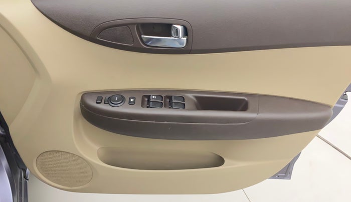 2011 Hyundai i20 SPORTZ (O) 1.2, Petrol, Manual, 17,066 km, Driver Side Door Panels Control