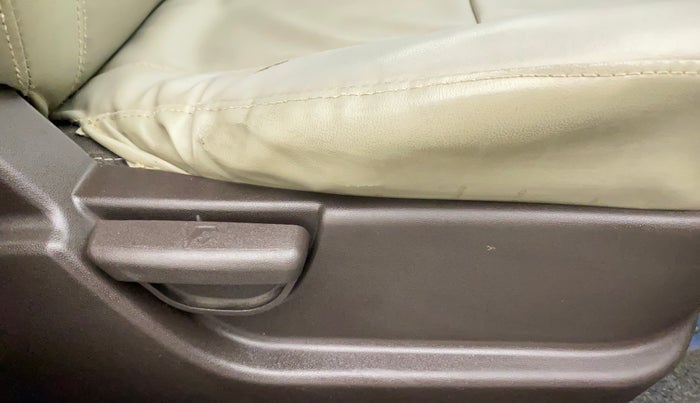 2011 Hyundai i20 SPORTZ (O) 1.2, Petrol, Manual, 17,066 km, Driver Side Adjustment Panel