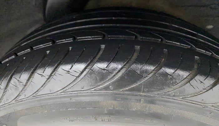 2011 Hyundai i20 SPORTZ (O) 1.2, Petrol, Manual, 17,066 km, Left Rear Tyre Tread