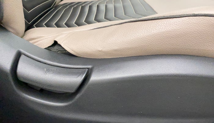 2017 Hyundai Creta E PLUS 1.4 DIESEL, Diesel, Manual, 67,722 km, Driver Side Adjustment Panel