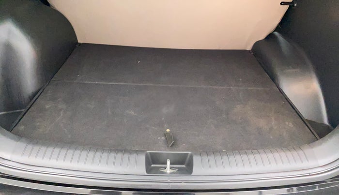 2017 Hyundai Creta E PLUS 1.4 DIESEL, Diesel, Manual, 67,722 km, Boot Inside
